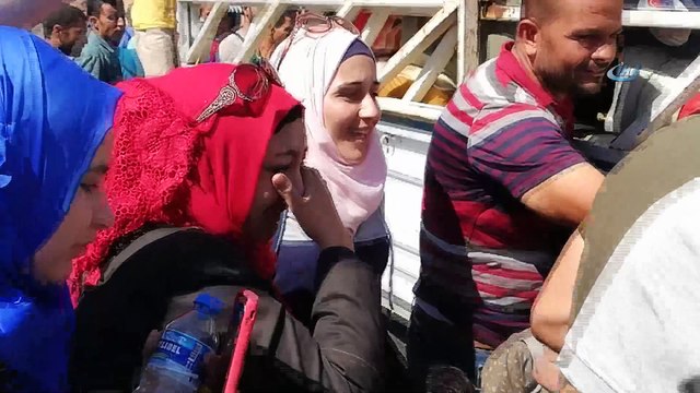 Dört yıllık hasret Cilvegözü’nde sona erdi...Ülkesindeki savaş yüzünden ayrı kaldığı torunları ve çocukları ile buluştu