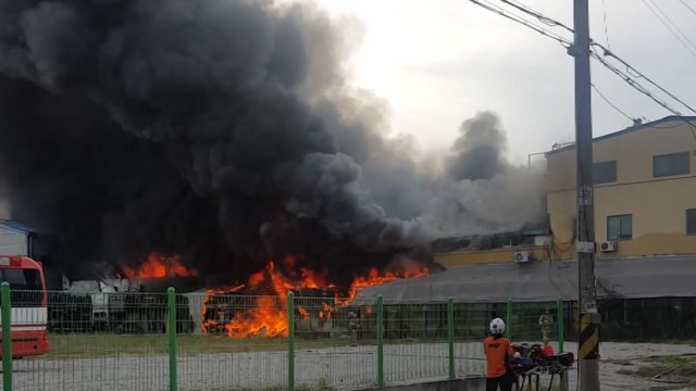 경기도 시흥 플라스틱 공장 불...1명 사망 / YTN