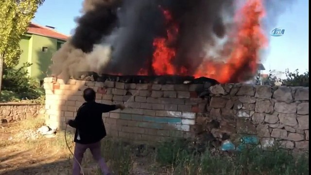 Müstakil Bir Eve Ait Odunluk Alev Alev Yandı
