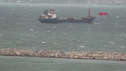 Balıkesir Bandırma'da Fırtına Etkili Oluyor