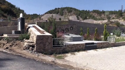 Sanatçı Yakup Yavru'nun yaptırdığı mezar - AMASYA