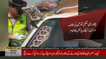 Peshawar - Transgender driver given a gift instead of challan over violating traffic rules