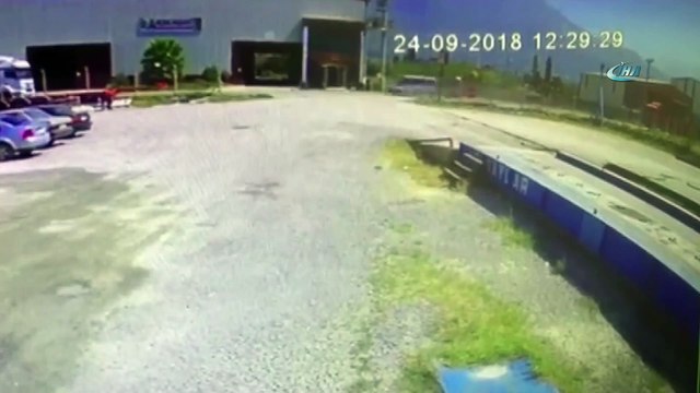 Füze değil oksijen tüpü...İş yerinde patlayan oksijen tüpü böyle fırladı