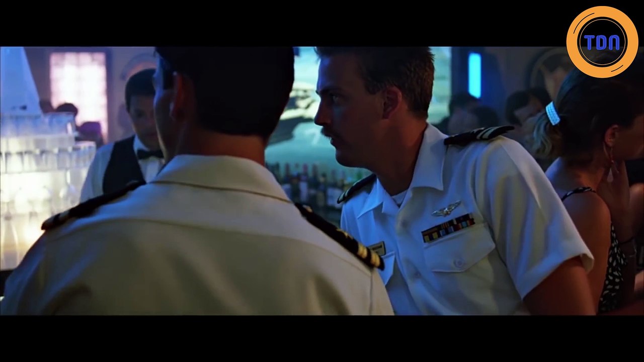 Top Gun Maverick : Tom Cruise retrouve l'uniforme sur les premiers clichés de la suite