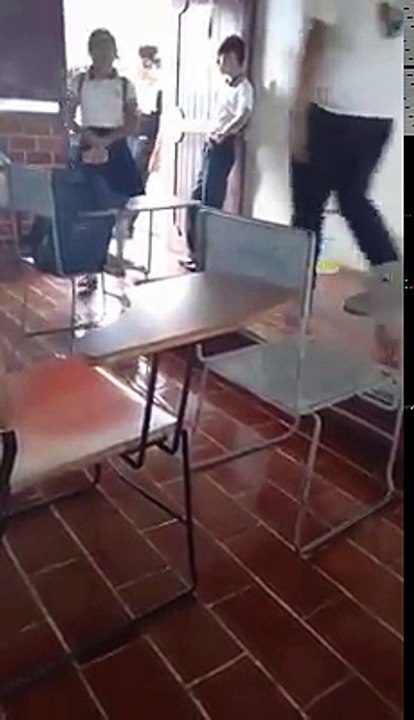 Golpea a Chica en Cecyte Por Quitarle Su Lugar - #QueOpinas #Comparte