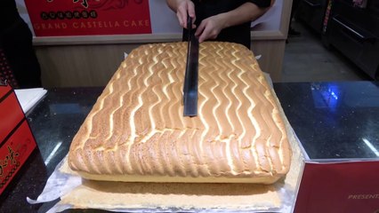 Grand Jiggly Cake Cutting