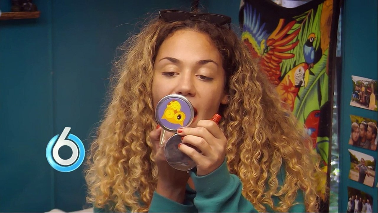 Shelley gaat uit de kleren