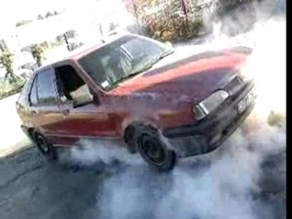 R19 de tous pneus tim a fon de fumé