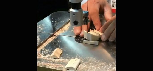 Scuplter un cerf avec une scie à Ruban