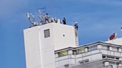 서울 40대 추정 남성 건물 옥상서 난동 뒤 추락 / YTN