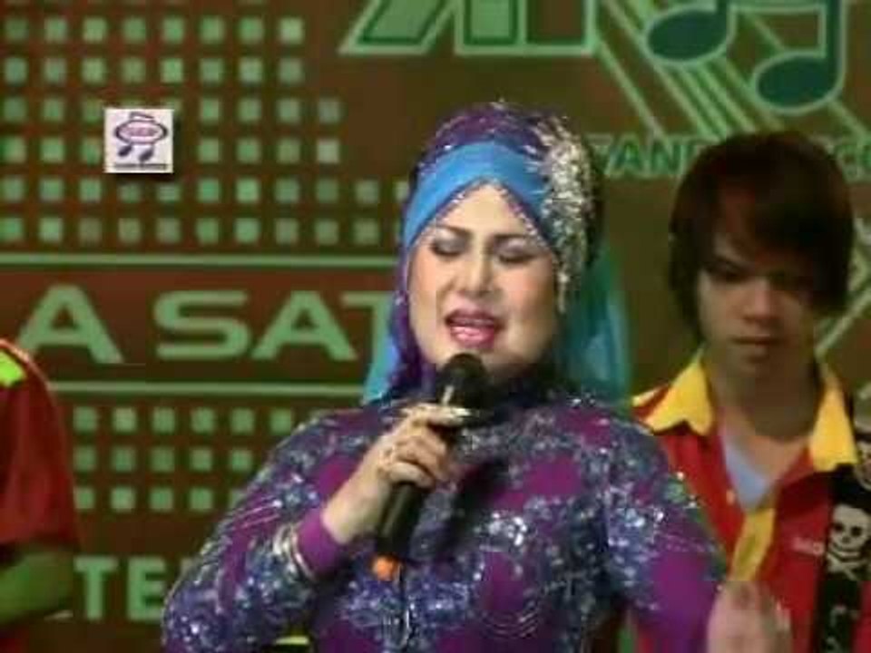 Elvy Sukaesih - Bulan Di Ranting Cemara ( Official Music Video )