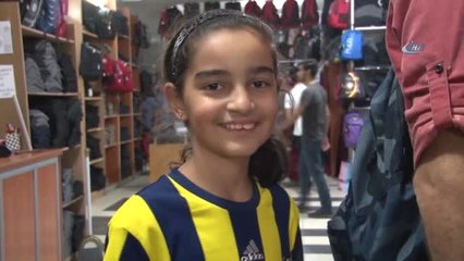 Hayırsever İş Adamından 300 Çocuğa Okul Kıyafeti