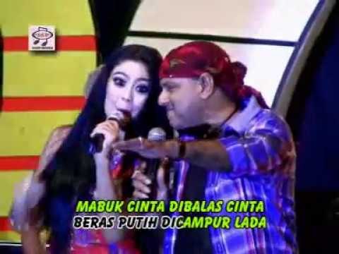 Utami DF feat Yus Yunus - Cinta Di Balas Cinta (Official Music Video)