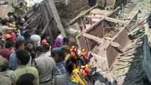 New Delhi : 3 Storey Building in Ashok Vihar collapses, People Injured | Oneindia News