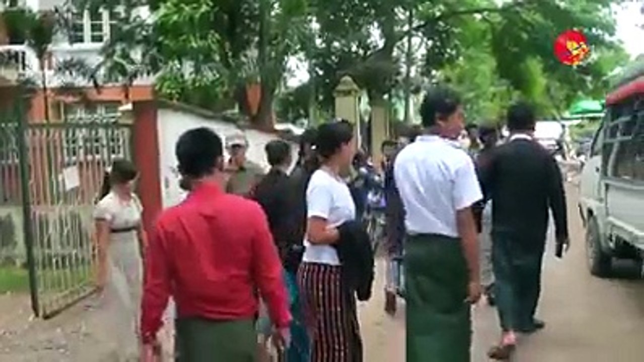 မကရင္မအမွု လိပ္စာေဖာ္ျပထားျခင္းက တပ္မေတာ္ဂုဏ္သိကၡာညိႈးႏြမ္းဟု ဆို (႐ုပ္/သံ)ဧရာဝတီ ၊ စက္တင္ဘာ ၂၀ ၊ ၂၀၁၈အိမ္အကူမကရင္မ ေသဆုံးမွုတြင္ လွည္းကူးသံခ်ပ္ကာတပ္ရင္း လိ