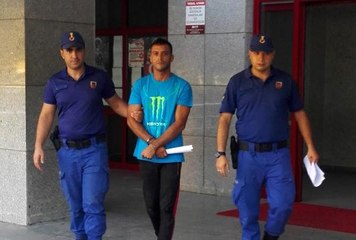 Kıskançlıktan Sevgilisini Bıçakladı, 'Kafanı Kesip Ambulansın Önüne Atacağım' Dedi