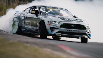 Скачать видео: VÍDEO:  Los 900 CV del Mustang de Gittin derrapando en el circuito de Nürburgring