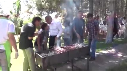 Engelli Çocukların Valilik Konutundaki Mangal Keyfi