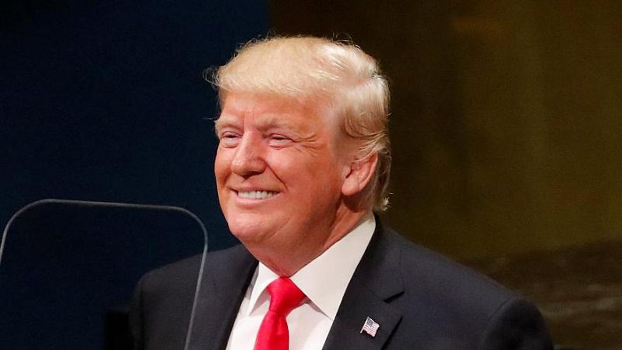 Video: Donald Trump wird für Eigenlob ausgelacht