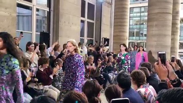 Paris Fashion Week : patchworks élégants et couleurs poétiques pour le créateur Christian Wijnants