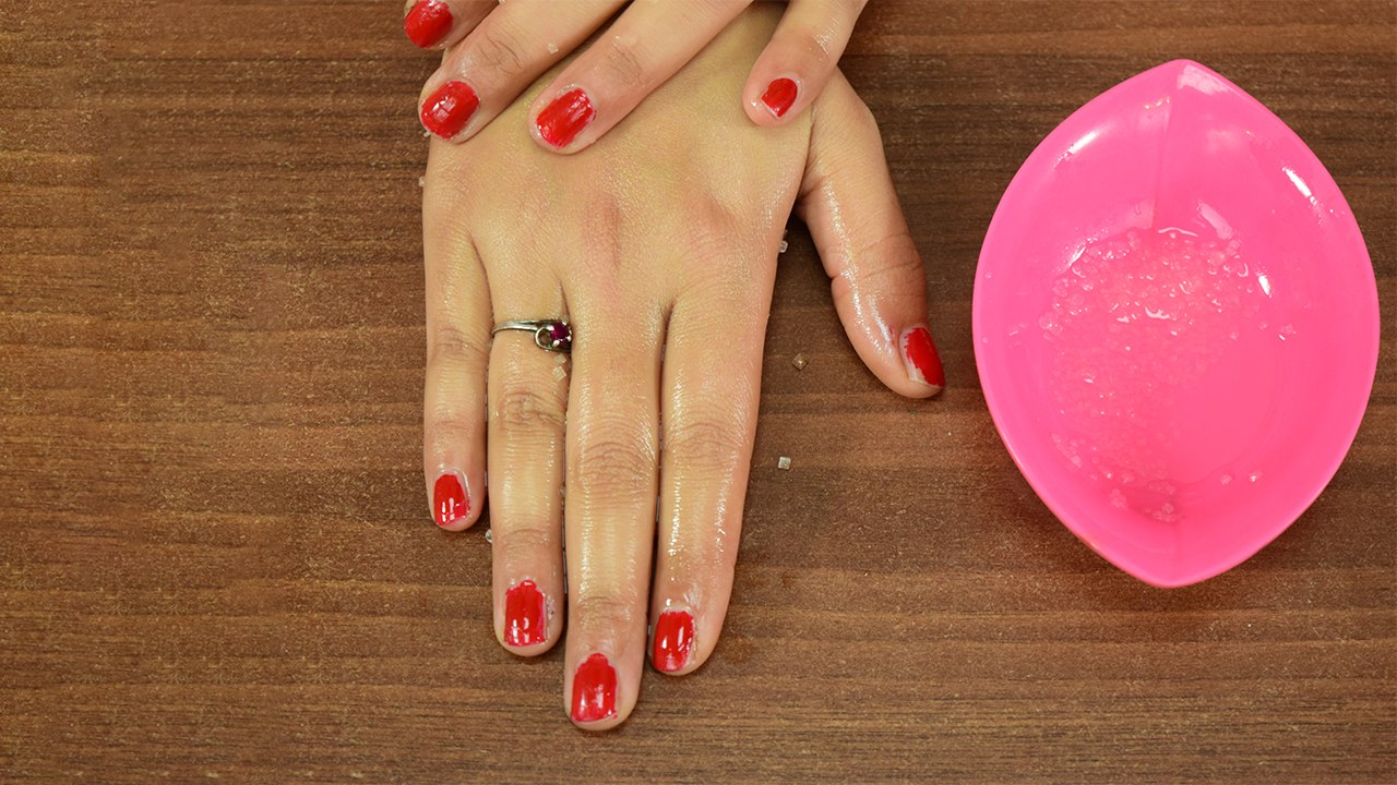 Coconut Oil & Sugar Body Scrub DIY: ऐसे बनाएं घर पर बॉडी स्क्रब | Boldsky