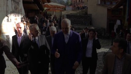 Balla mohon akuzat e ish-oficerit