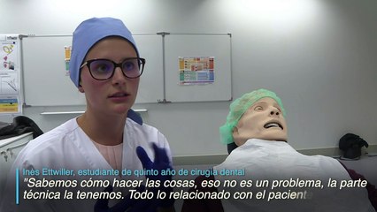 Un maniquí hiperrealista ayuda a formar dentistas en Francia
