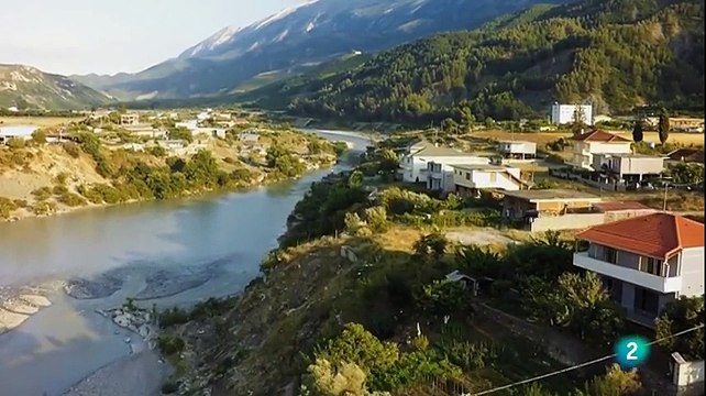 Travel Planet - Asombrosa Albania el Sur, desde el corazón del país a la costa Amazing Albania the South, from the heart of the country to the coast