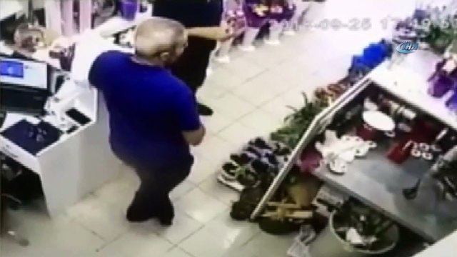 Pişkin hırsız cep telefonunu böyle çaldı