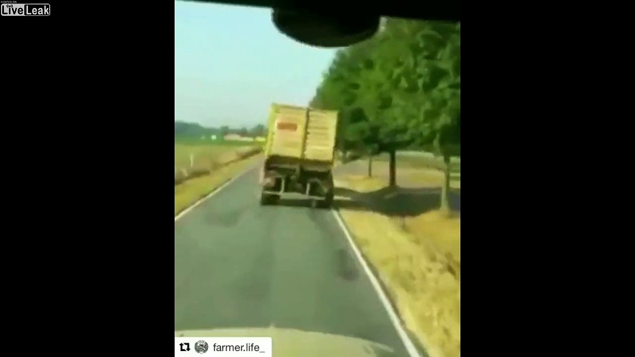 Ce camion danse sur la route en roulant !