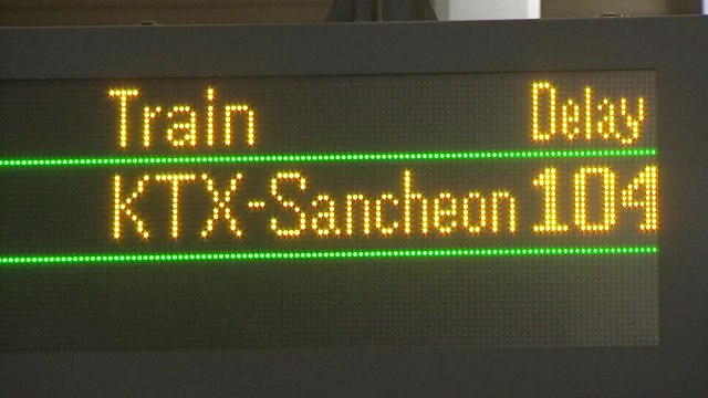 KTX 지연되고, 고속도로 연쇄 추돌...귀경길 사고 잇따라 / YTN