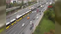 İstanbul Metrobüs Duraklarında Uzun Araç Kuyrukları Oluştu -1