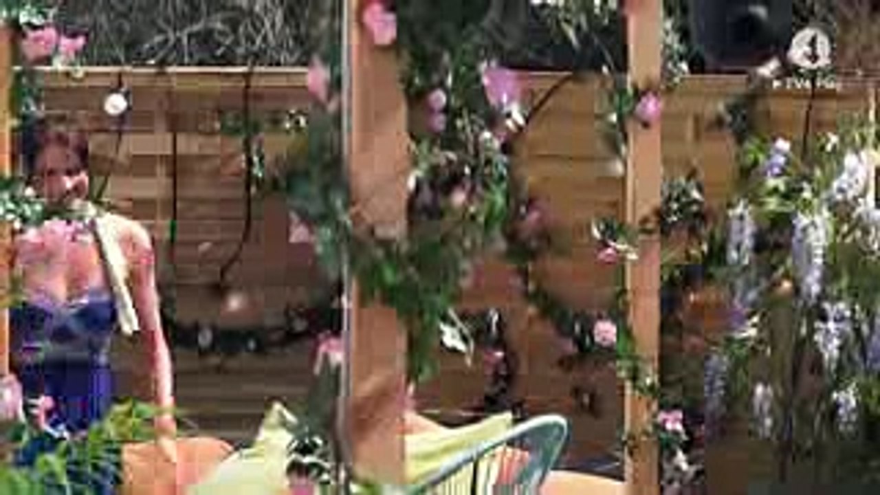 Karin chockar alla med det hon gör I Love Island Sverige 2018 (TV4 Play)