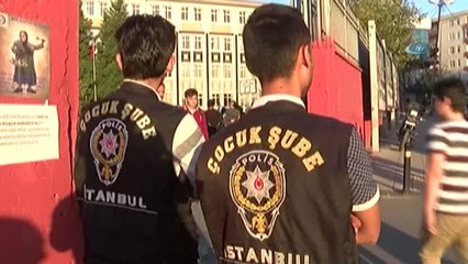 Okul Önlerinde Çocuklara Uyuşturucu Satan Zehir Taciri Yakalandı