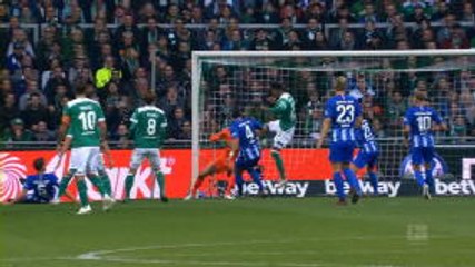 لقطة: الدوري الألماني: تخبّط دفاعات هيرتا برلين وحارسه يمنح هارنيك وفيردر بريمن هدفًا سهلًا