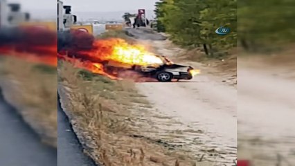 Kaza yapan otomobil alev alev yandı