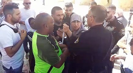 اشتباكات واعتقالات بعد اقتحام مستوطنين ساحات الأقصى