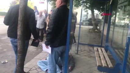 Sakarya Evinin Önündeki Durakta Kalbinden Vurulmuş Halde Bulundu