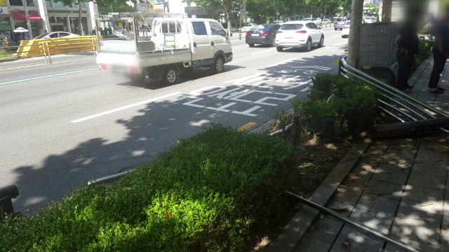 서울 공덕동에서 차량 인도 덮쳐... 사고 충격 탓 / YTN