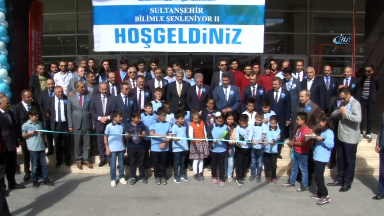 Bilim şenliğinde gören ona koştu