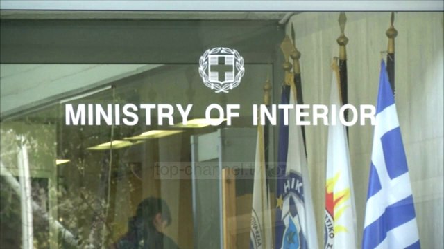 Karta identiteti dhe viza false në autobusin Shqipëri-Greqi - Top Channel Albania - News - Lajme