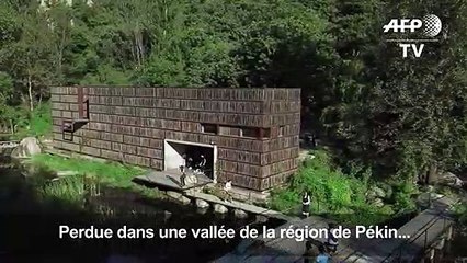 Une bibliothèque en bois attire les curieux près de Pékin