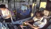 Otobüse Binenler Neye Uğradığını Şaşırdı... Otobüs Şoföründen Yolculara Şiir Gibi Karşılama