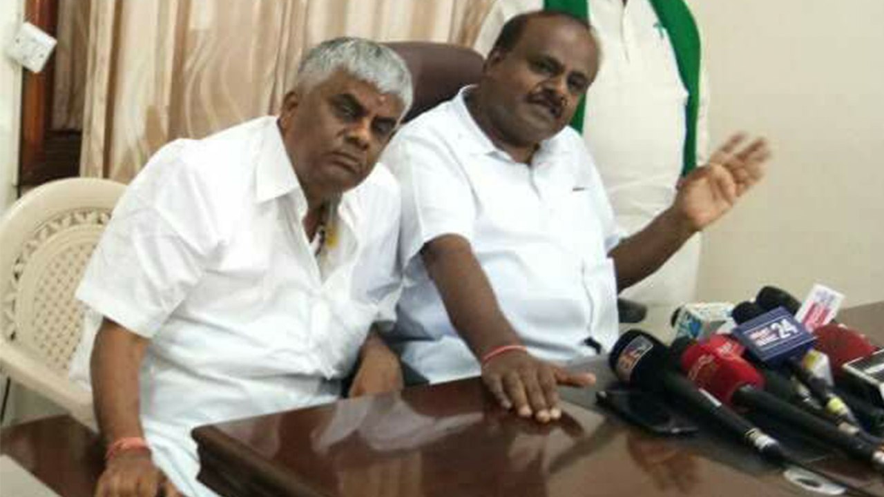 ಸಿದ್ದರಾಮಯ್ಯ ದಾರಿಯಲ್ಲೇ ನಡೆದ ಎಚ್ ಡಿ ಕುಮಾರಸ್ವಾಮಿ | Oneindia Kannada