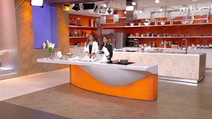 تعلمي طريقة عمل الكيكة بالخوخ واللوز