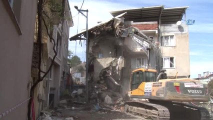 Gözyaşları İçinde Evlerinin Yıkılmasını İzlediler