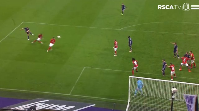 La reprise de volée sublime d'Ivan Santini avec Anderlecht