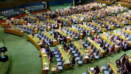 문 대통령 ‘평화’ 34번 언급…北 대표부 인사들 박수