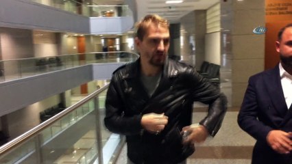 Caner Erkin hakeme küfür davasında hakim karşısına çıktı