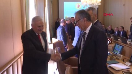 TBMM Başkanı Yıldırım, Divan Toplantısı Öncesi Üyeler ve Başkan Vetilleri ile Bir Araya Geldi